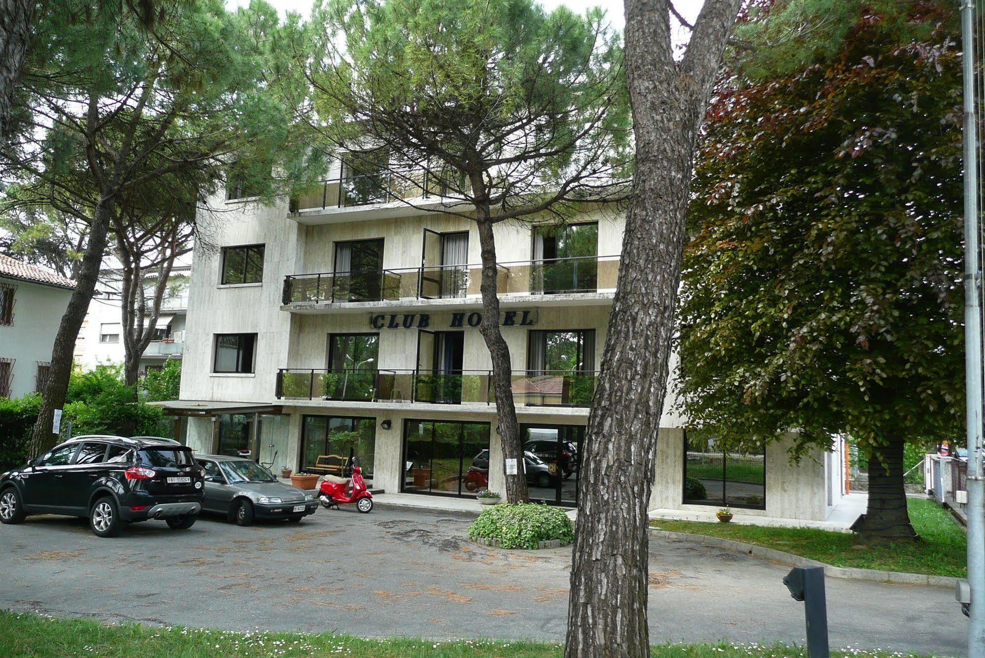 Club Hotel 3*